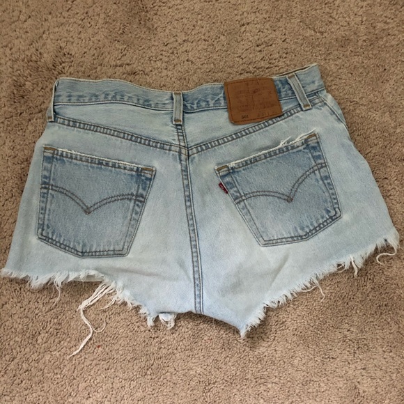 Levi Jean shorts - Picture 3 of 3